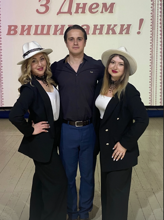 Вишиванки та віра в Перемогу: у Біляївці пройшов концерт до Дня вишиванки