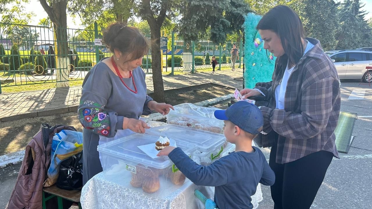 Концерт, майстер-класи та ярмарок для ЗСУ: у Біляївці відсвяткували початок літа