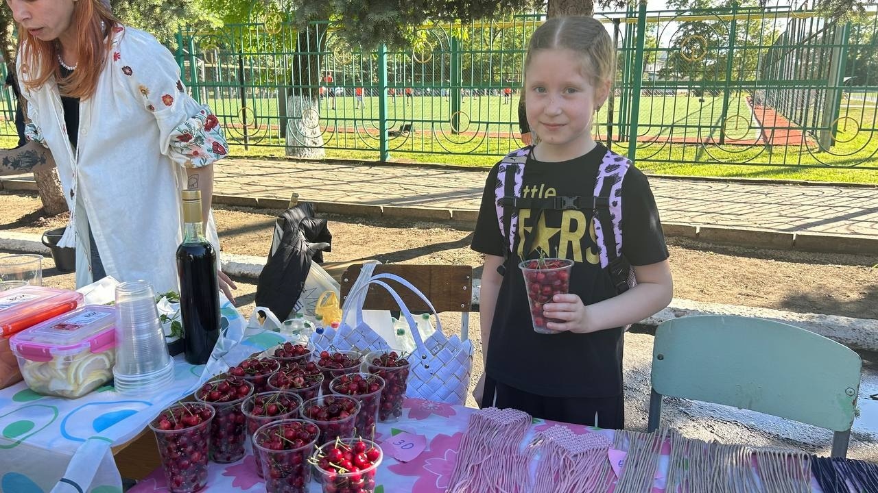 Концерт, майстер-класи та ярмарок для ЗСУ: у Біляївці відсвяткували початок літа