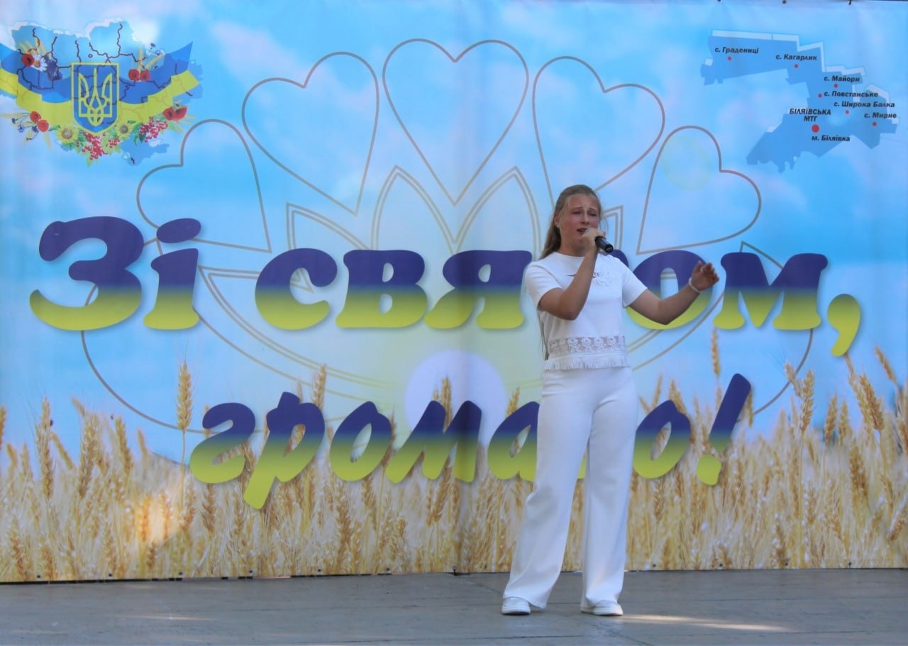 Концерт, майстер-класи та ярмарок для ЗСУ: у Біляївці відсвяткували початок літа
