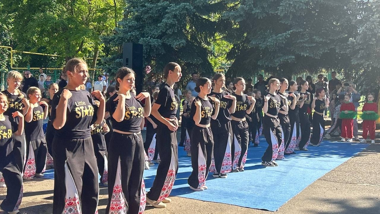 Концерт, майстер-класи та ярмарок для ЗСУ: у Біляївці відсвяткували початок літа