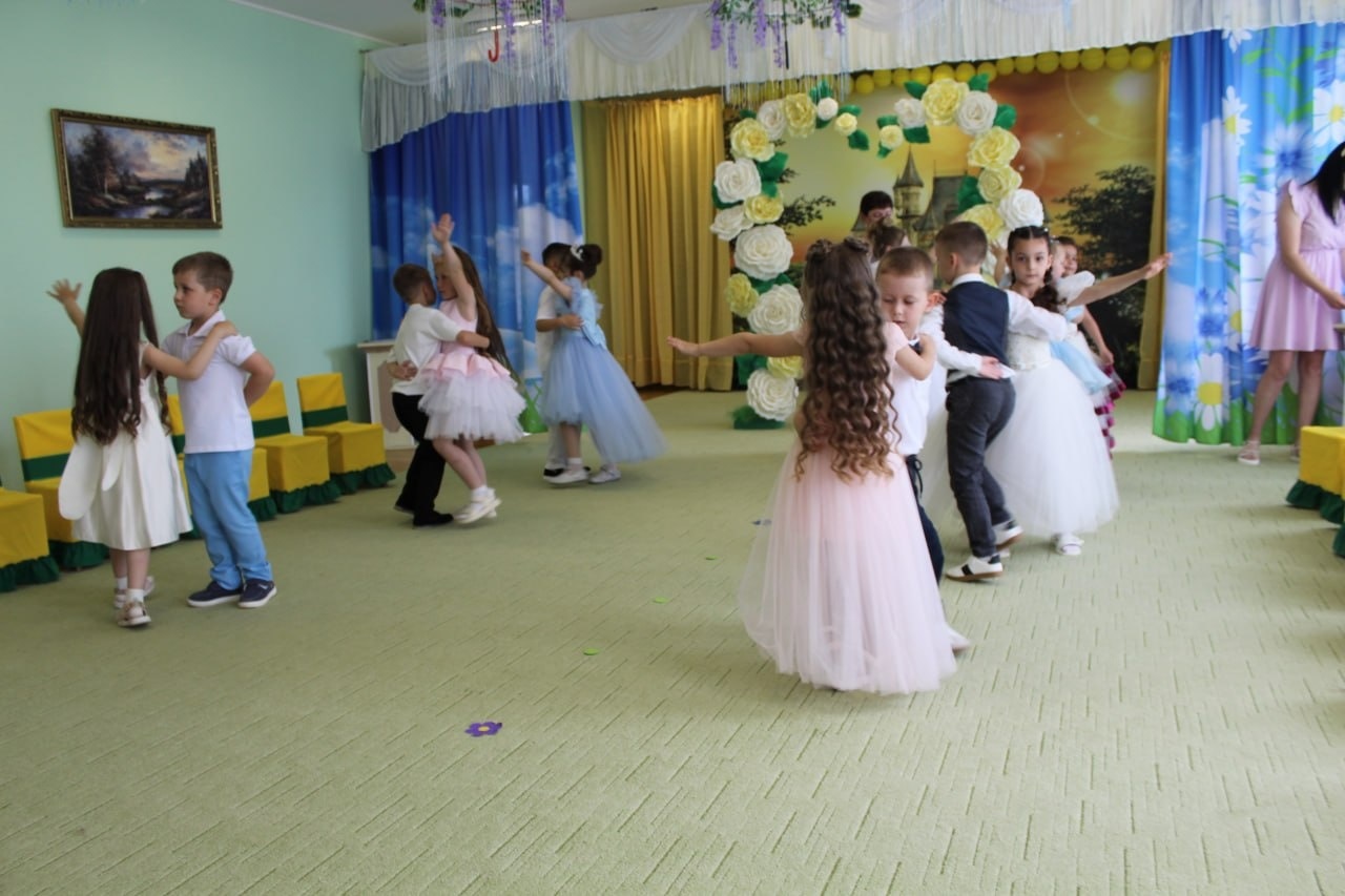 У Біляївці майбутні першокласники попрощалися з дитсадком «Капітошка»