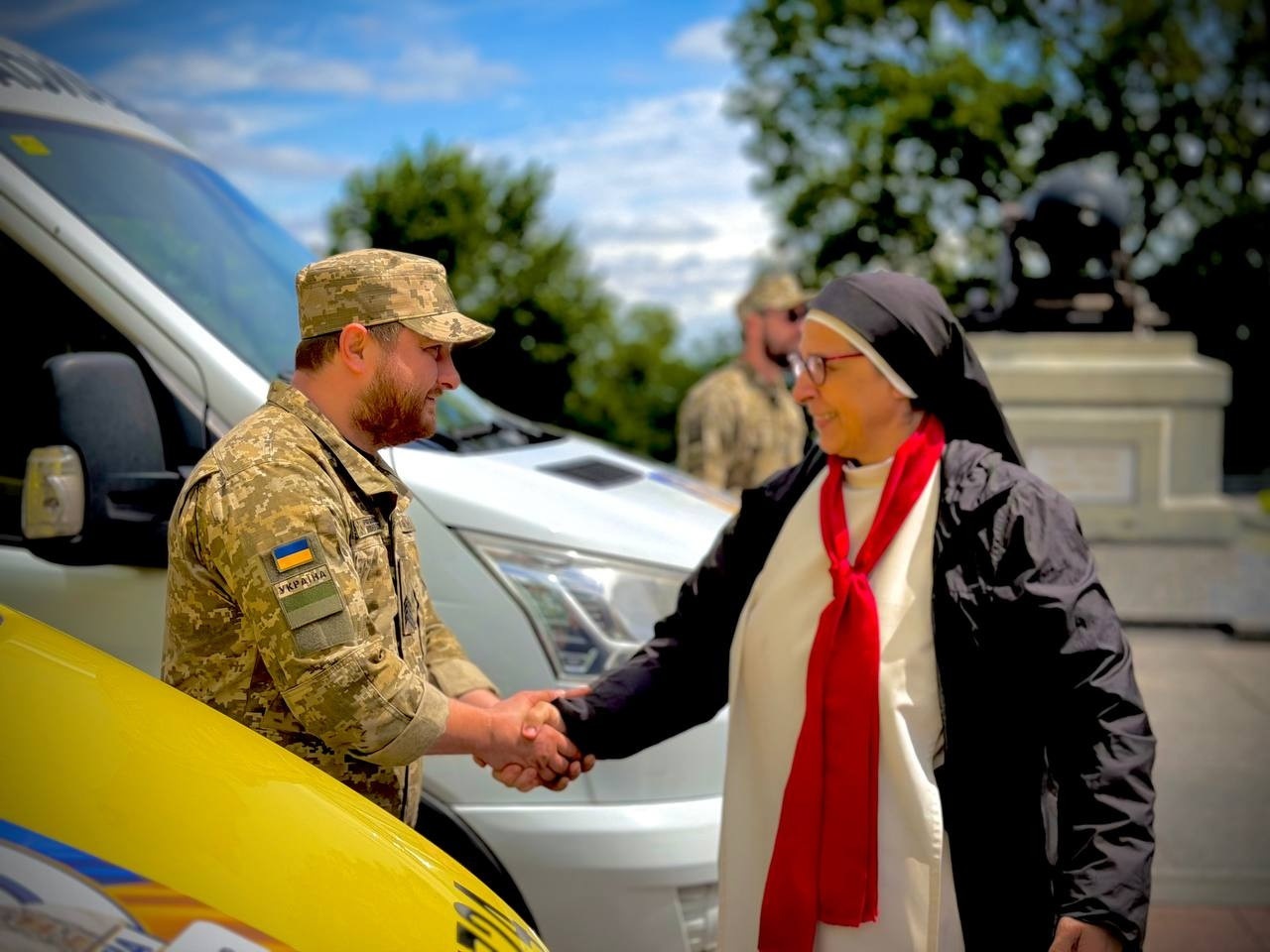 Іспанія передала прикордонникам на Одещині 29 спецавтомобілів: серед них 20 «швидких»