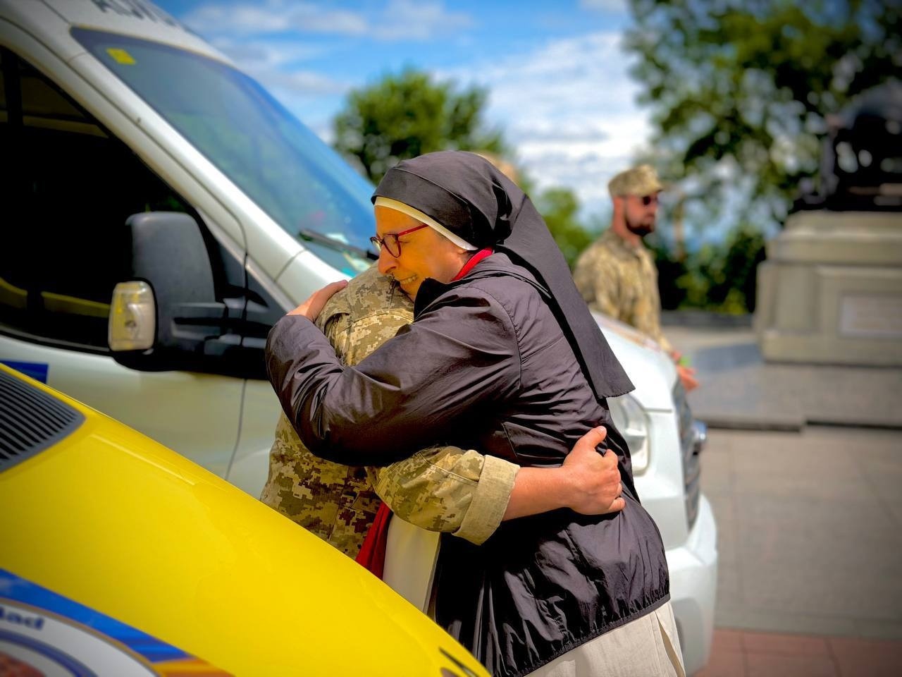 Іспанія передала прикордонникам на Одещині 29 спецавтомобілів: серед них 20 «швидких»