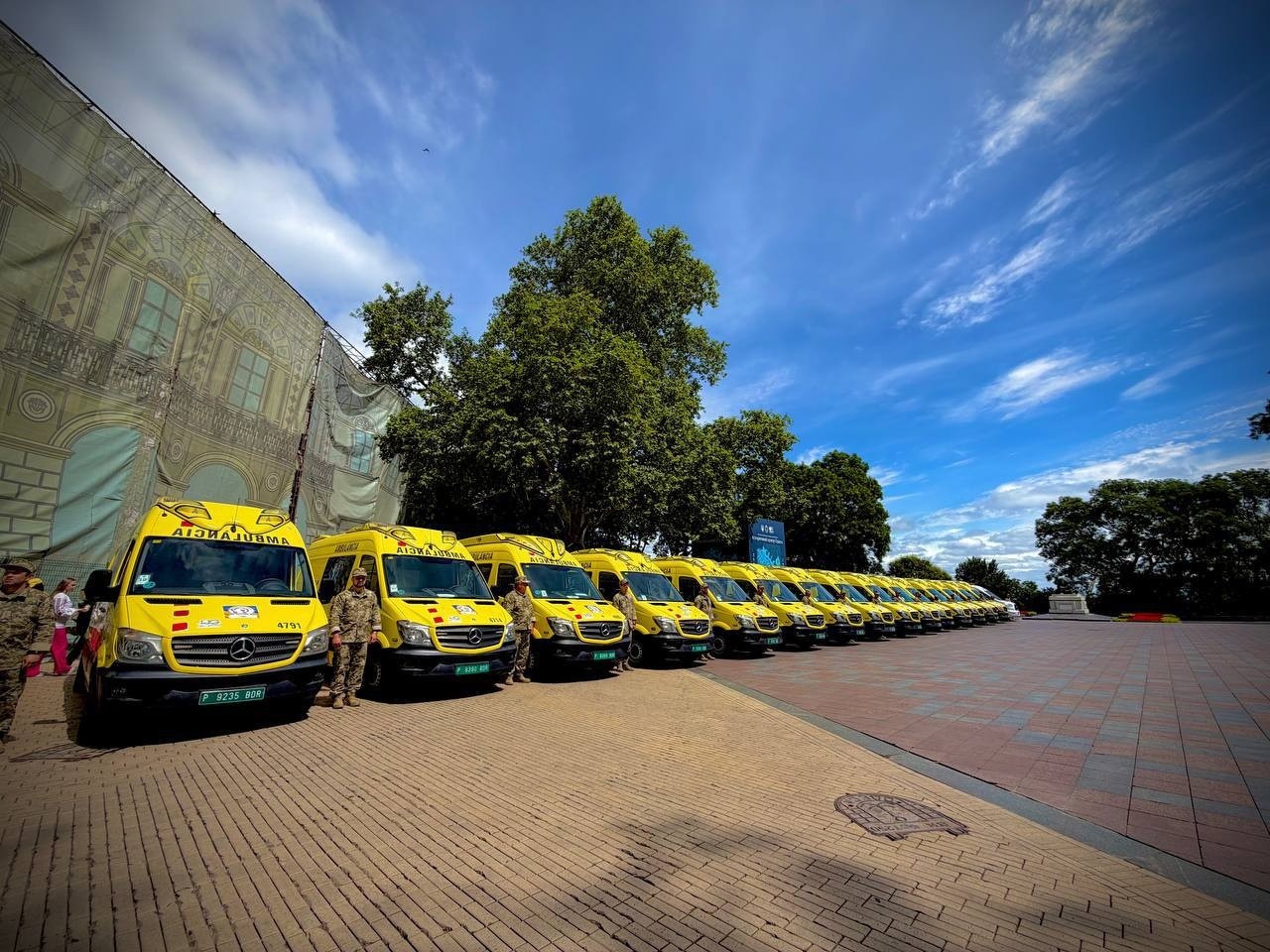 Іспанія передала прикордонникам на Одещині 29 спецавтомобілів: серед них 20 «швидких»