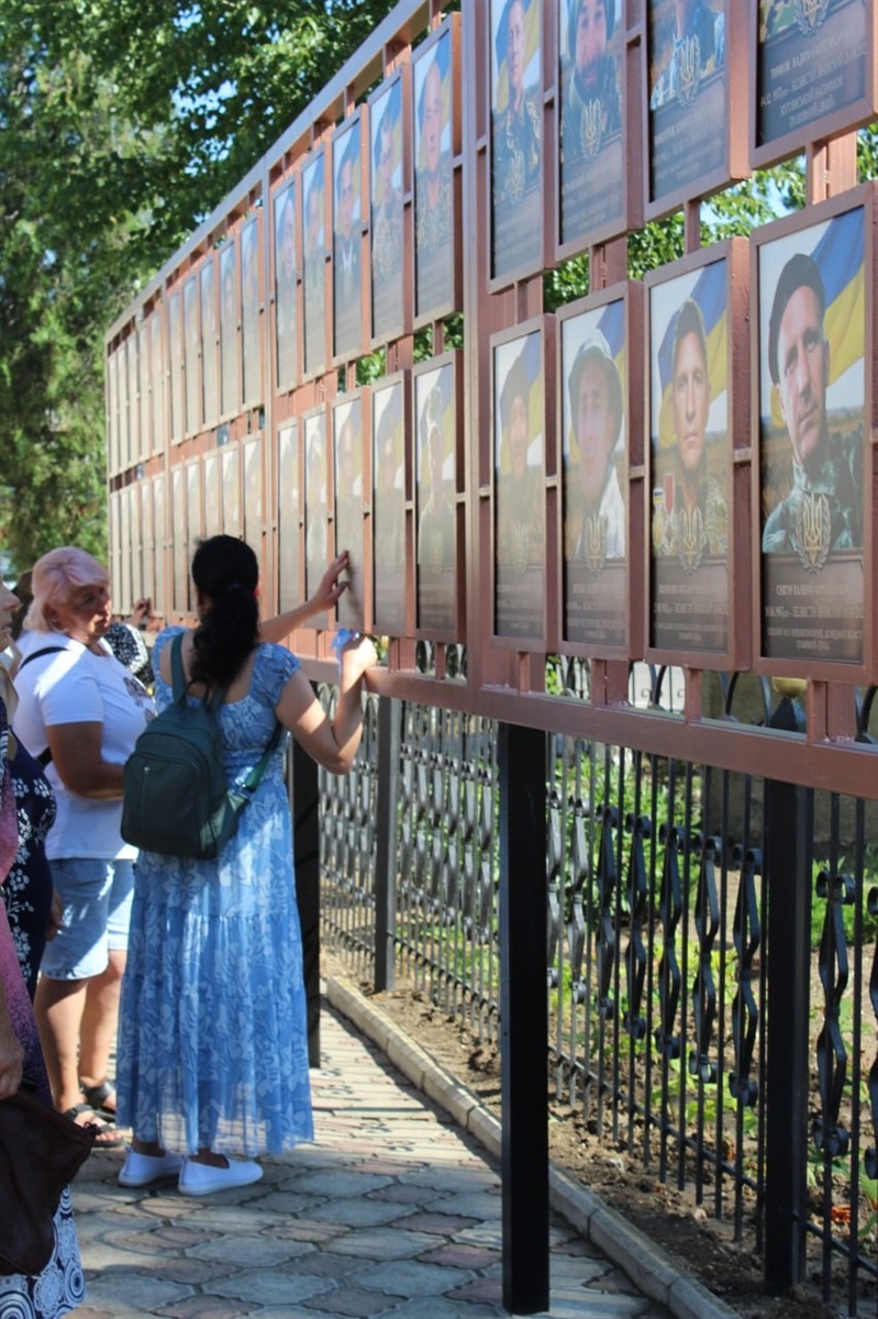 У Біляївці створили Алею віри та надії для родин зниклих безвісти захисників