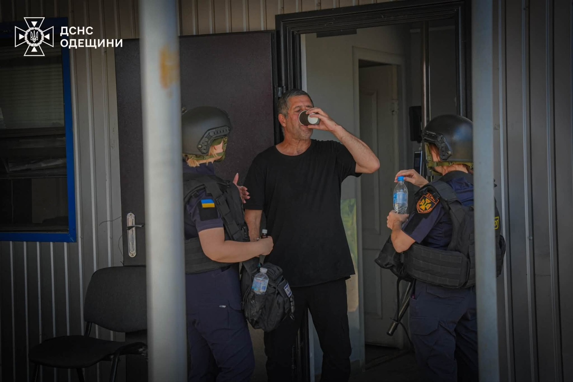 Ракетний удар по Одеському району: двоє загиблих, знищено склади та поле пшениці