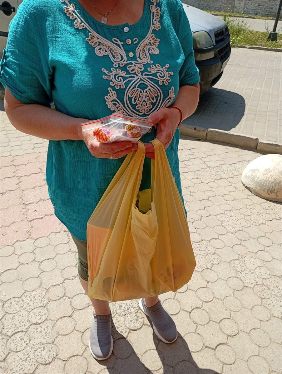«Ми, мабуть, єдині, хто ще їздить»: біляївські волонтери привезли гуманітарну допомогу на Херсонщину