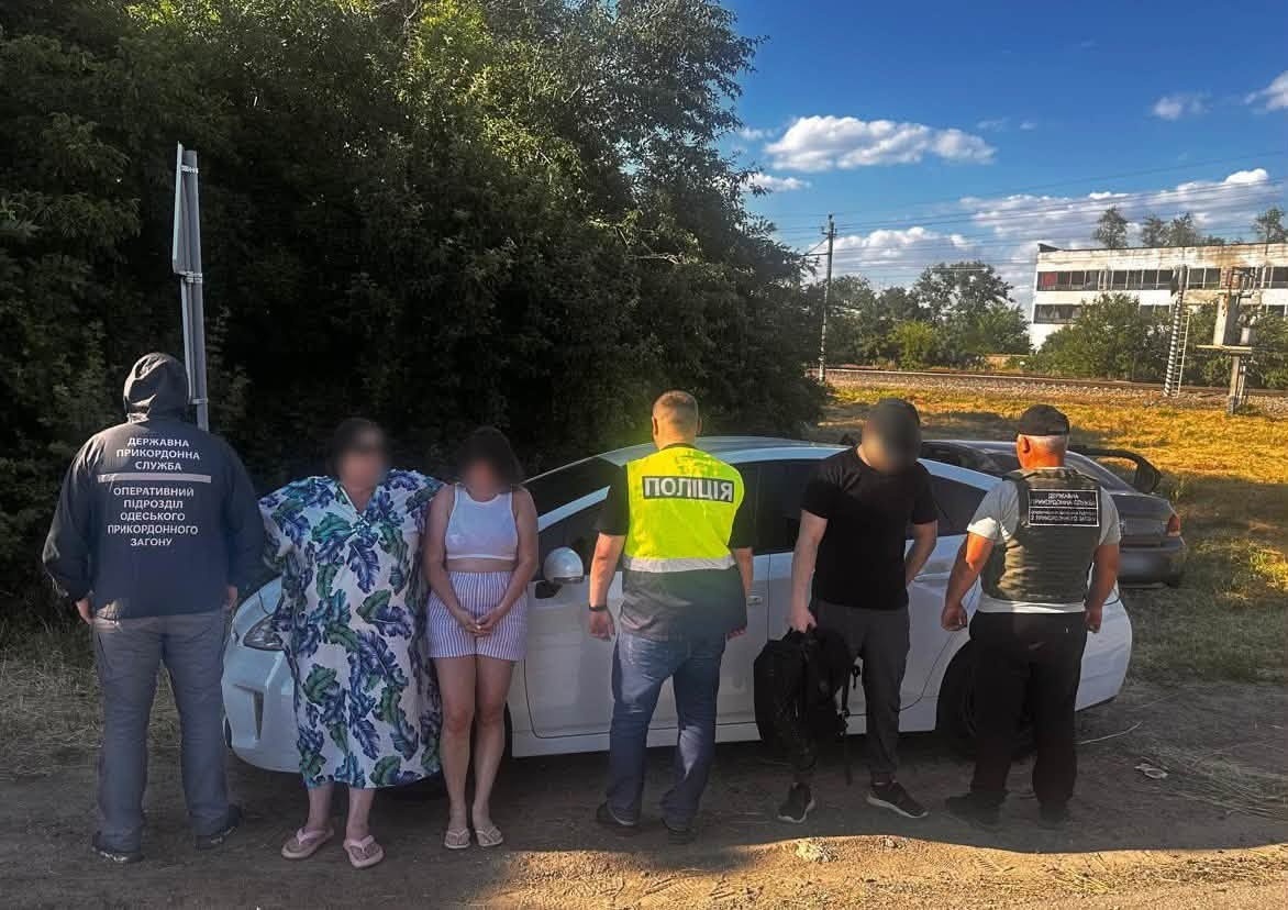 Ховала чоловіка під іграшками: в Роздільній затримали водійку, яка хотіла вивезти чоловіка за кордон