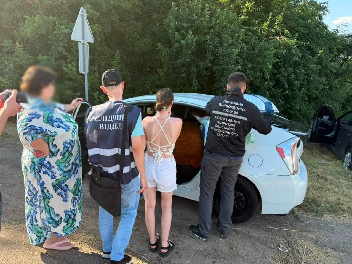 Ховала чоловіка під іграшками: в Роздільній затримали водійку, яка хотіла вивезти чоловіка за кордон