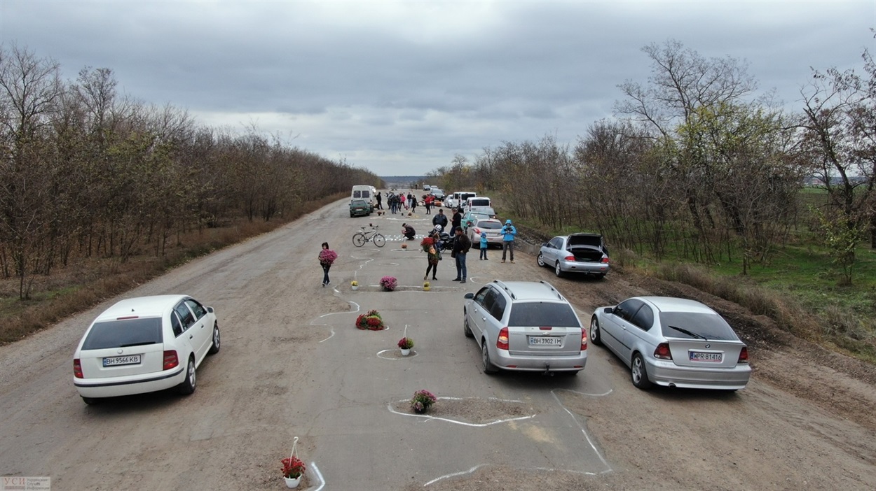 Так у 2019 році активісти привертали увагу до необхідності ремонту ділянки дороги Т-16-19