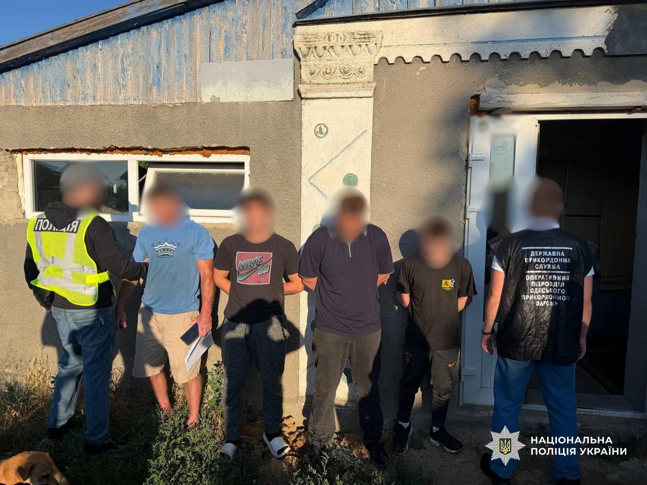 Спецоперація «Джентльмени» на Одещині: вилучили тисячі кущів конопель та 35 кг канабісу