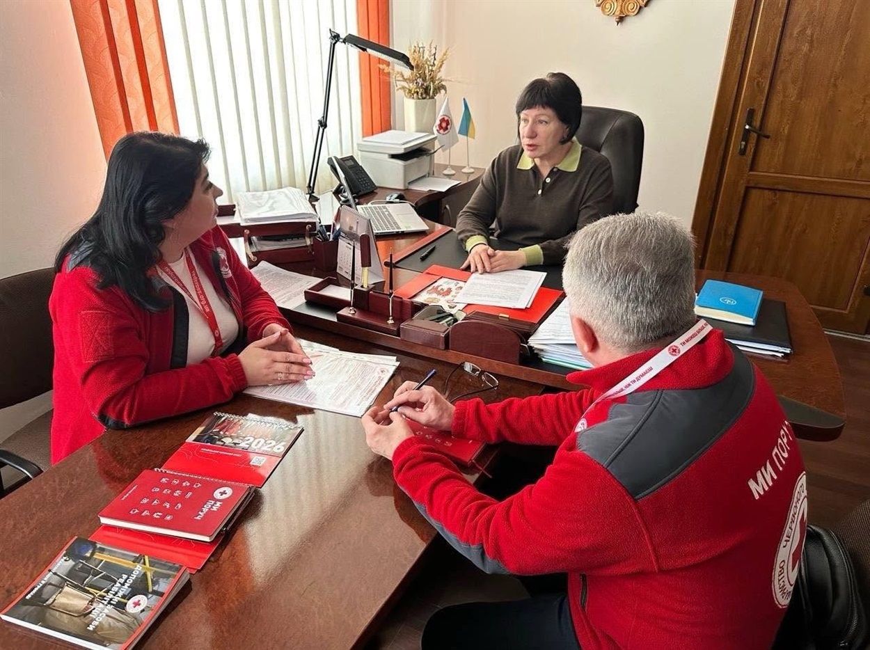 Хмельницька обласна організація Українського Червоного Хреста підписала меморандум проспівпрацю з Хмельницькою обласною лікарнею для надання мобільної реабілітації жителям віддалених сіл. 