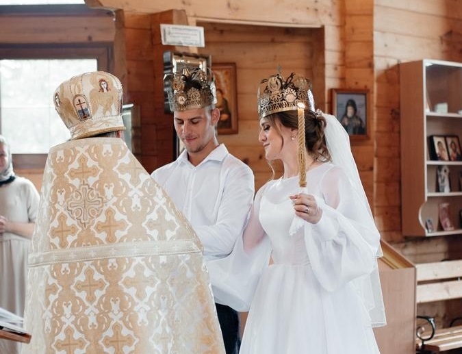 Подружжя поліцейських з Біляївки - Підмазко під час Таїнства вінчання