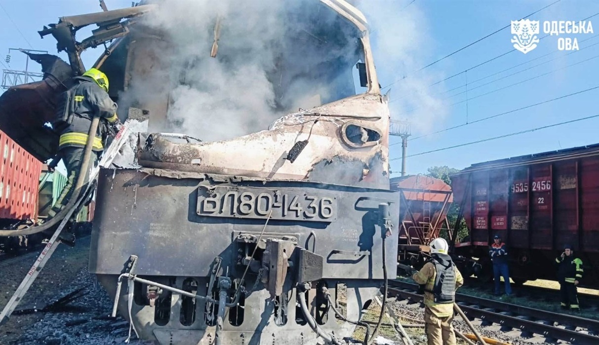 Ліквідація наслідків ворожого удару по локомативу в Одеській області